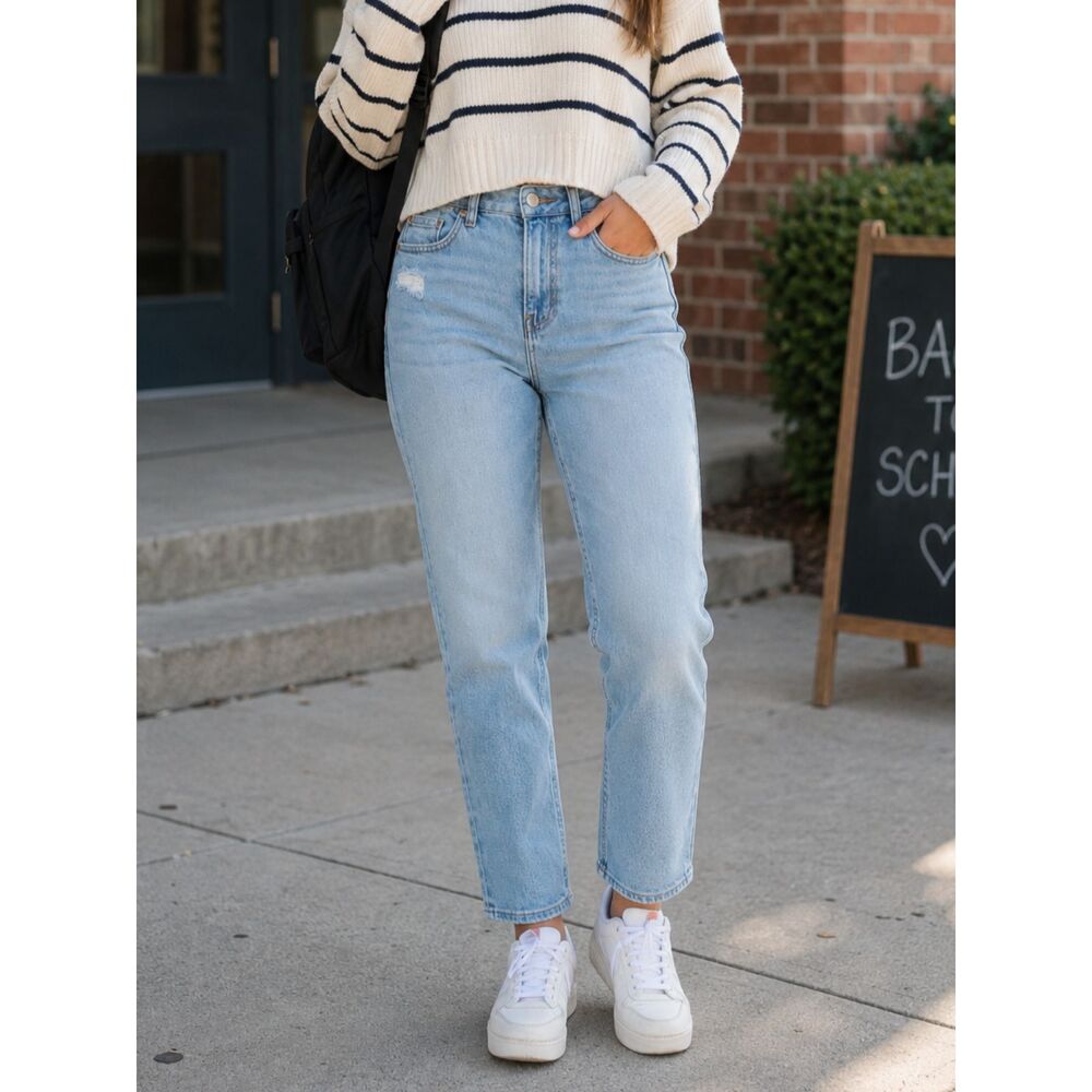 American Eagle Curvy Mom Jeans Sz 4 Light Wash High Rise Stretch Distressed